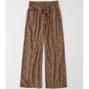 Abercrombie & Fitch — Wide Leg Pants